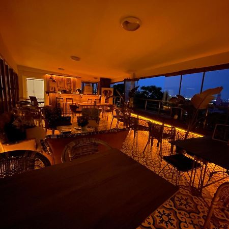The Local Exclusive Bed and Breakfast Istanboel Buitenkant foto