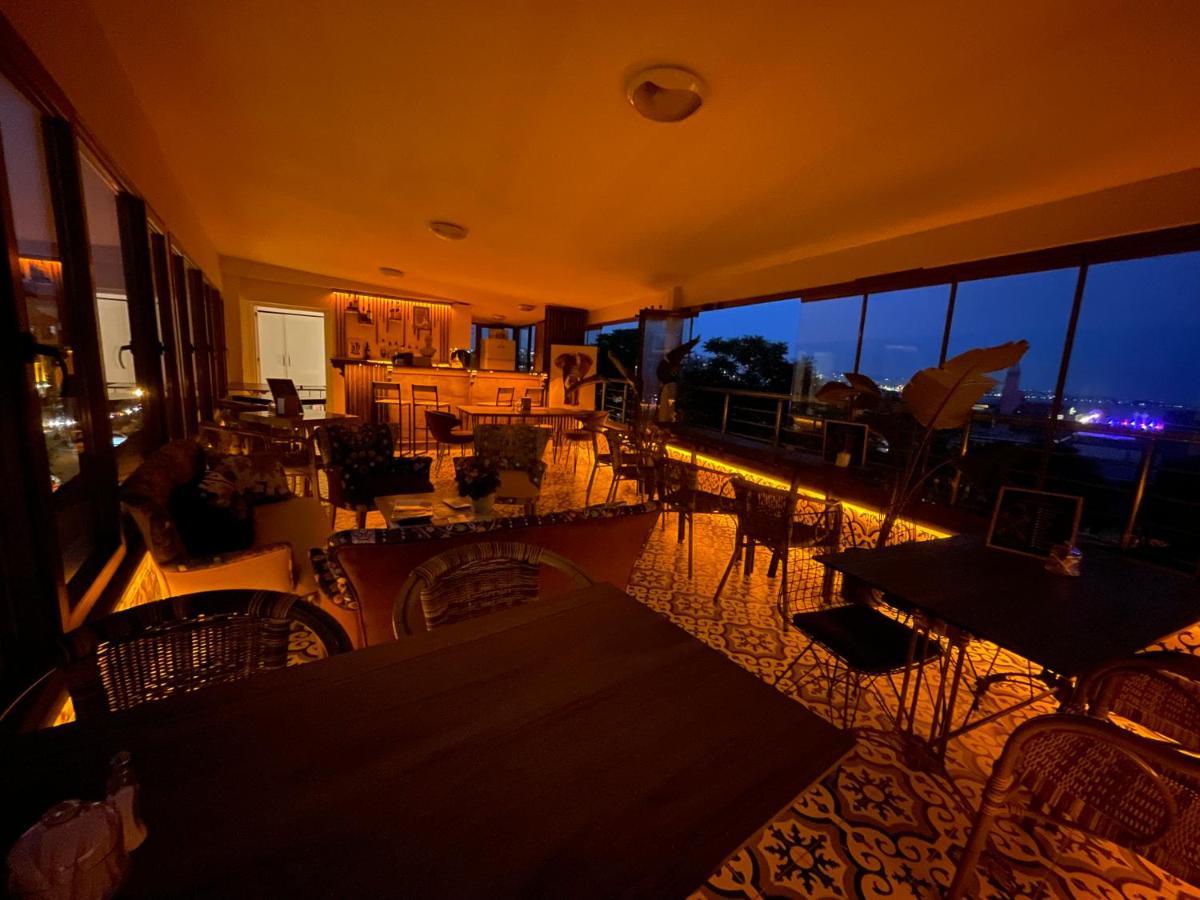 The Local Exclusive Bed and Breakfast Istanboel Buitenkant foto
